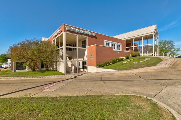 1717 Precinct Line Rd, Hurst, TX 76054